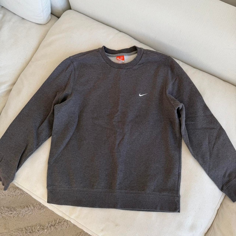 Nike The Athletic Dept Gray Sweater Size L Mini Swoosh Embroidered Y2K